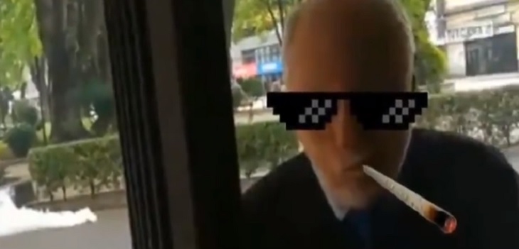 Notario pateó una lacrimógena y salvó la situación en Temuco: regresó fumando tranquilamente