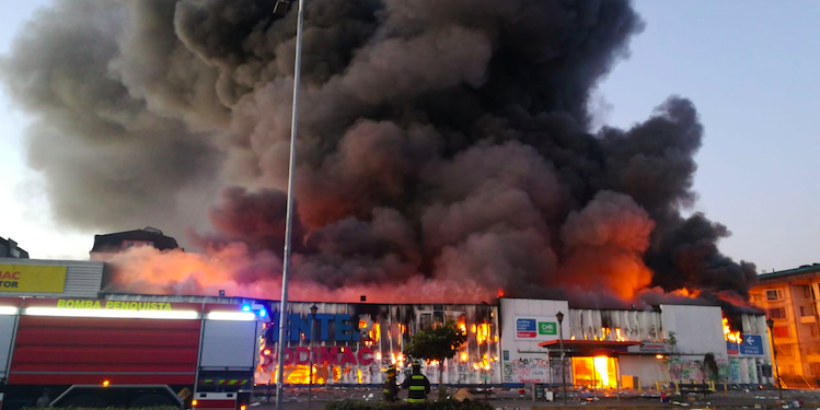 Homecenter Sodimac en llamas: sucursal de Los Carrera en Concepción quedó consumida por completo