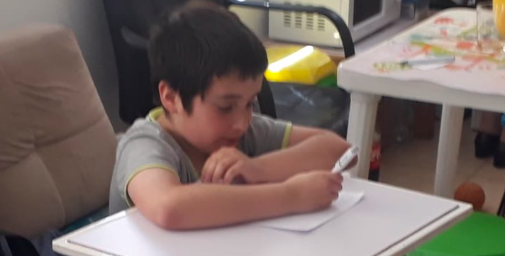 Niño de 10 años escribió sincera carta a Sebastián Piñera: su madre la compartió por redes