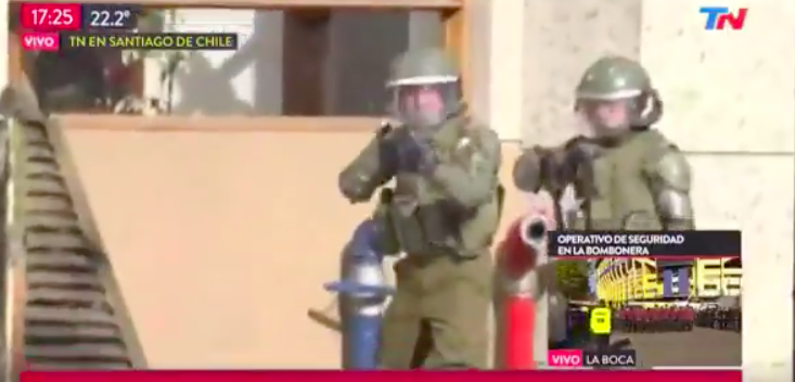 Impactante video: periodista argentino fue baleado por un Carabinero mientras despachaba en vivo