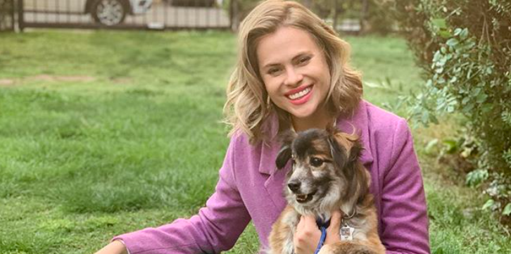 Modo animalista: Eliana Albasetti salió al rescate de perros abandonados en Plaza Italia