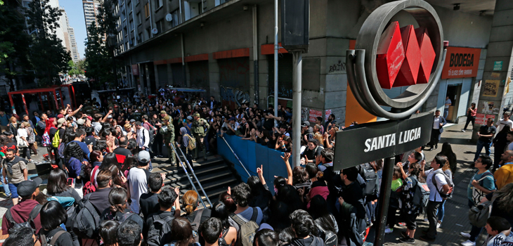 Toda la red cerrada: Metro de Santiago anunció suspensión del servicio en todas sus estaciones