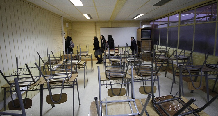 En Metropolitana, Biobío y La Araucanía: estas son las comunas que suspenderán sus clases este martes