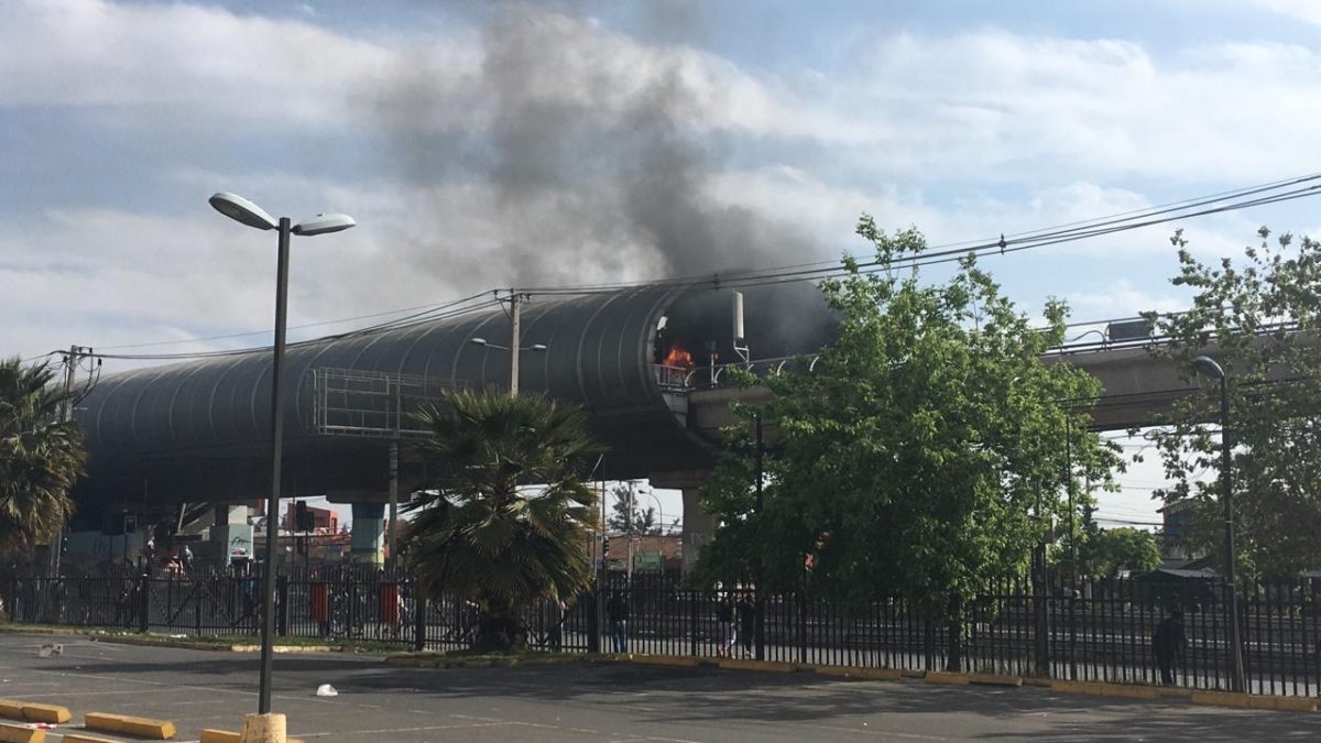 Metro de Santiago vuelve a arder: un nuevo incendio se produjo en estación Elisa Correa