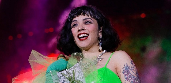 La activa participación de Mon Laferte en manifestaciones: ahora realizó mural en Valparaíso