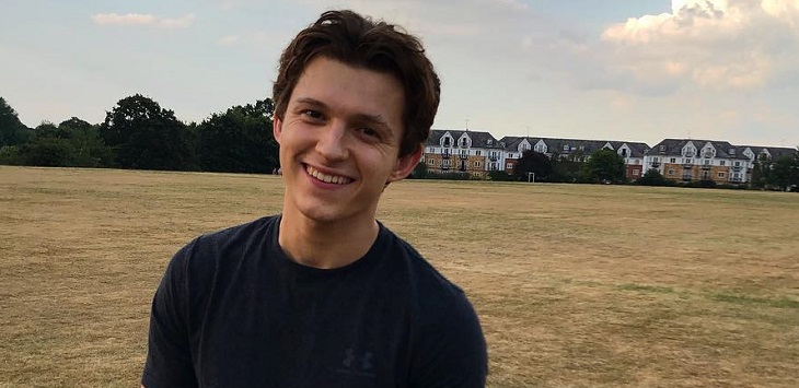 Adiós rizos: Tom Holland dejó atrás su característico look y sorprendió a fans con nueva apariencia