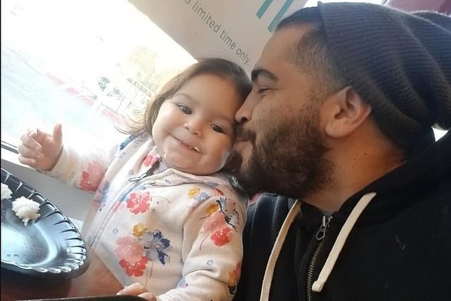 niña muere al interior de un auto