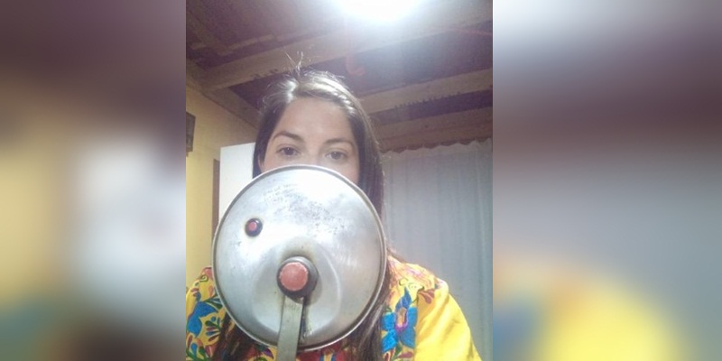 Joven busca a dueño de tapa de olla a presión que halló en cacerolazo: 