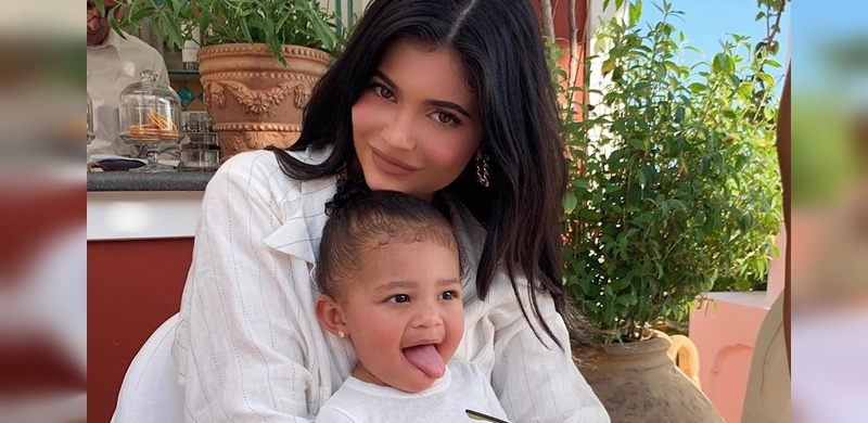 Hija de Kylie Jenner se ganó el premio al mejor disfraz de Halloween: recreó su look de la Met Gala