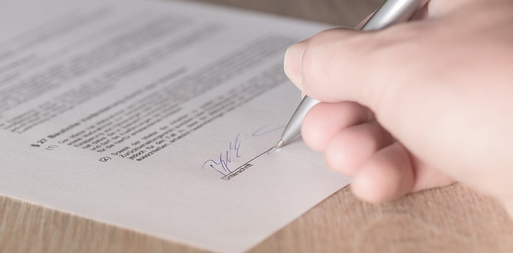 Mujer denunció a ejecutivo de Consalud: lo acusó de falsificar su firma para afiliarla a Isapre