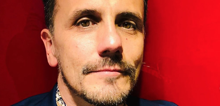 Puro talento: Sergio Lagos publicó tiernos videos tocando piano junto a sus hijos