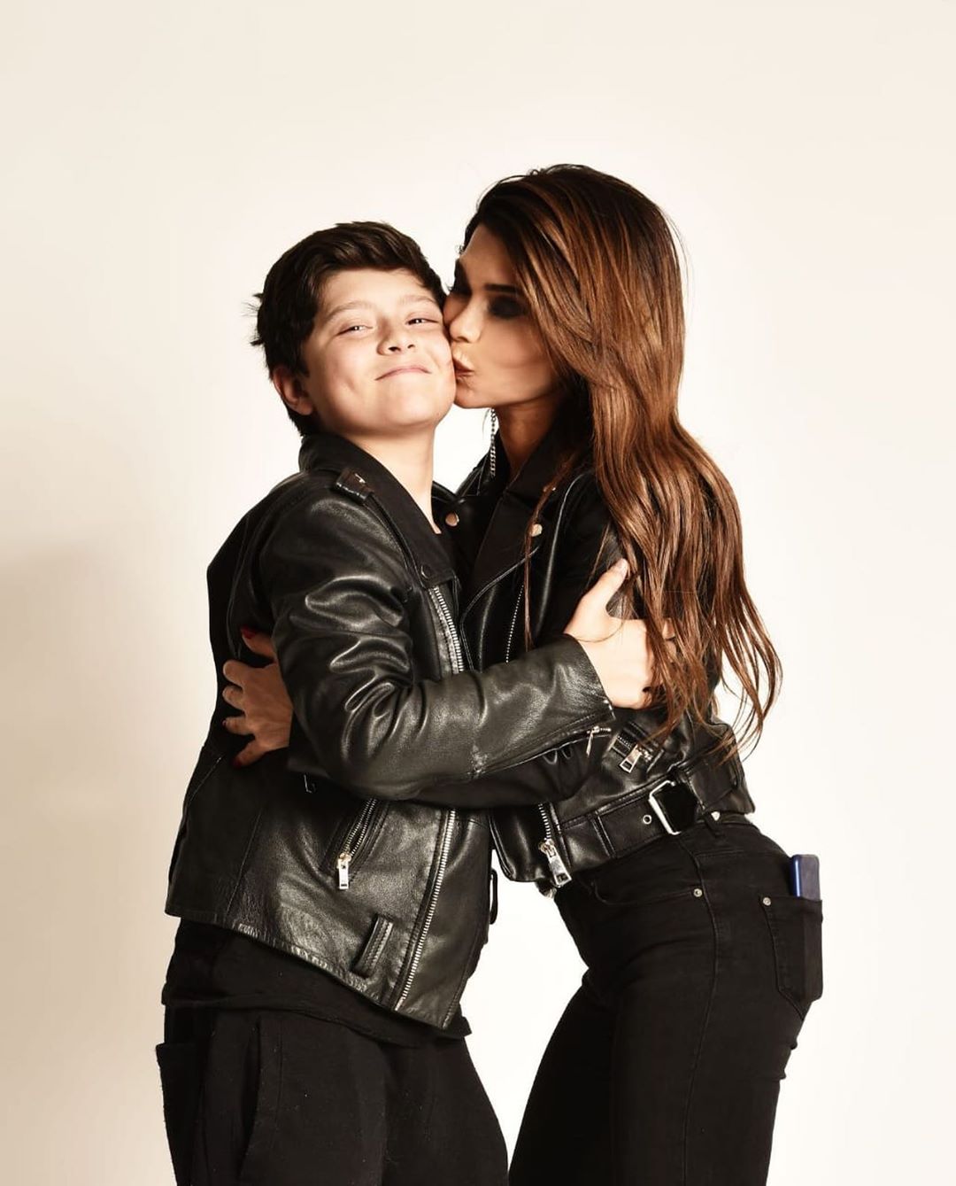 Antonella Ríos compartió fotografía con su hijo mayor y evidenció lo grande que está