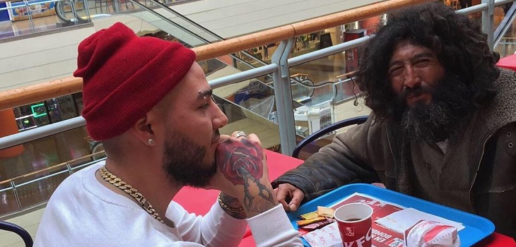 Barbero de Quilpué le regaló un corte de pelo a hombre en situación de calle y le cambió la vida