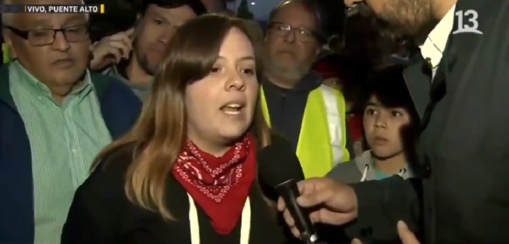 Joven emplaza en vivo a periodista de Canal 13 por 