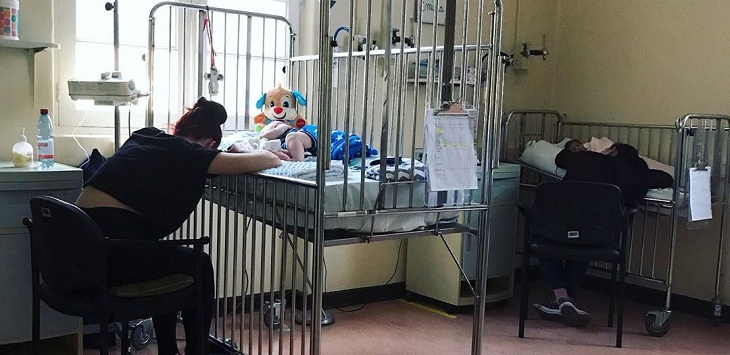 Joven expuso precarias condiciones en que madres deben cuidar a sus bebés en Hospital Calvo Mackenna