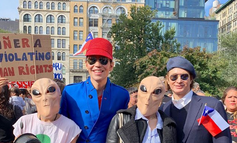 Chilenos en Nueva York manifestaron su descontento: Di Mondo se encargó de mostrarlo en redes
