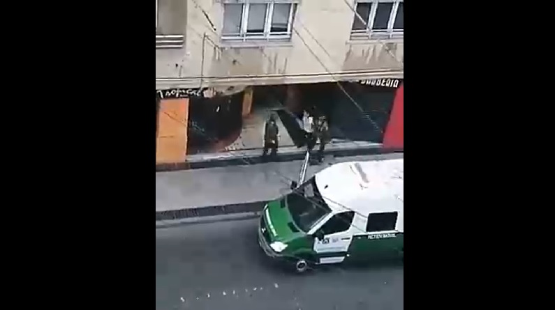 Personal de Carabineros habría detenido sin justificación a joven en Valparaíso: estaba en su casa