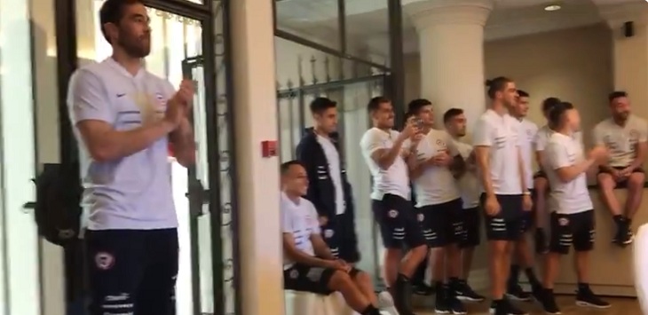 ¿Lo excluyen? Claudio Bravo se vio 