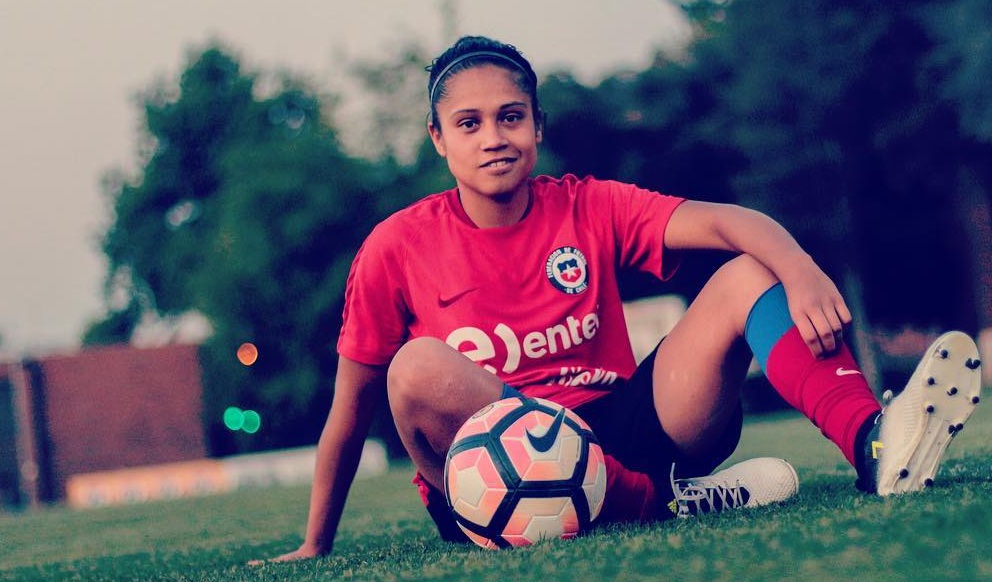 Futbolista Fernanda Pinilla firmó por el Frente Amplio: 