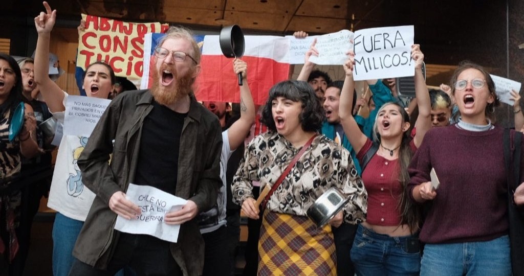 Mon Laferte participó en manifestación de chilenos en México junto a exintegrantes de Los Bunkers