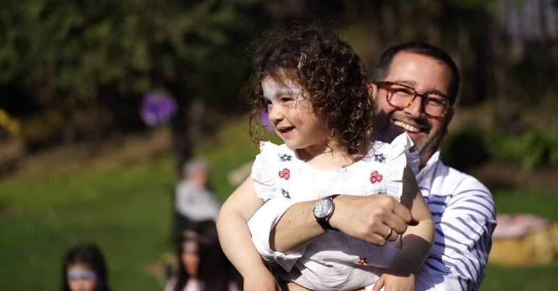 La tajante respuesta de Eduardo Fuentes a usuaria que comentó foto de su hija: 