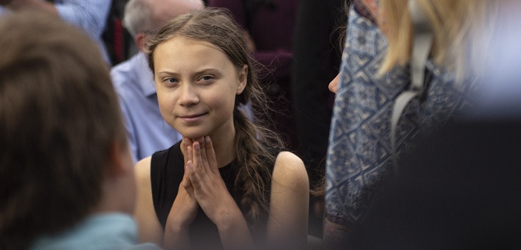 Muñeco con rostro de Greta Thunberg aparece colgado en puente de Roma: fiscalía inició investigación