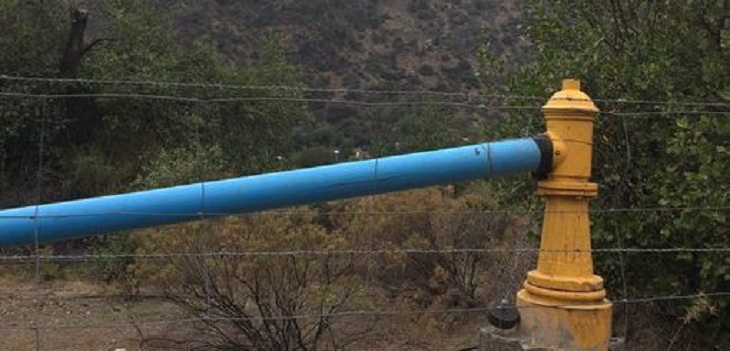 ¿Por qué esto no es un robo de agua? Autoridades explicaron conexión entre grifo y tubo de PVC