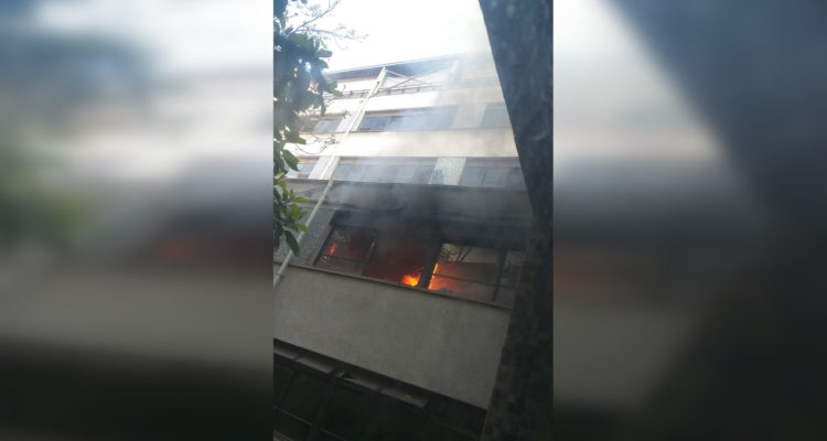 Incidentes en Instituto Nacional terminan con incendio en oficina de inspectoría