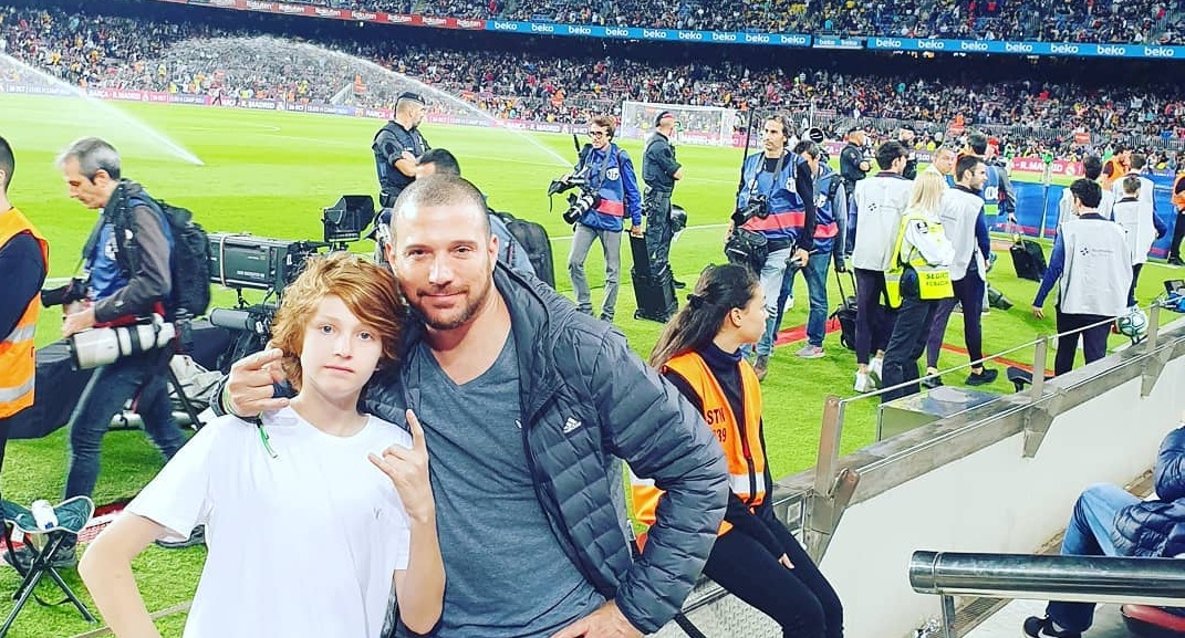 Julián Elfenbein se fue de vacaciones solo con su hijo Benjamín: cumplieron sueño en Barcelona