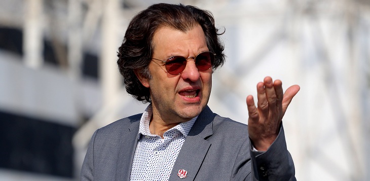 Aníbal Mosa anunció aumento de sueldos a trabajadores de Colo Colo: el piso será de 450 mil pesos