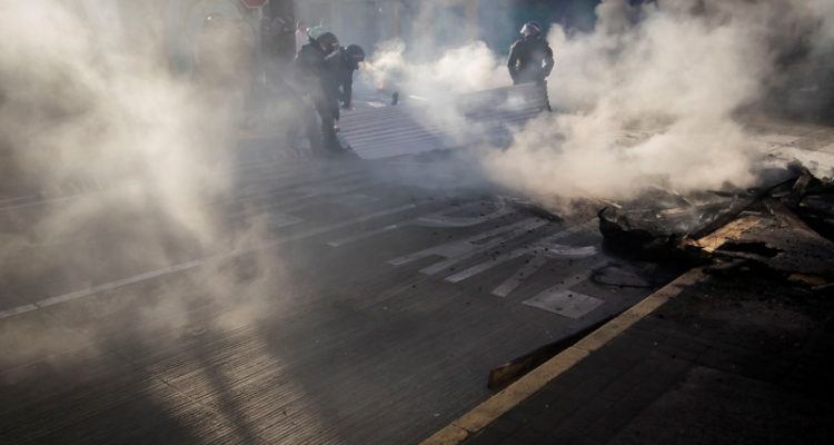 Carabinero detenido por saqueo dio salvoconductos a su 'banda' y coordinó con gendarme por teléfono