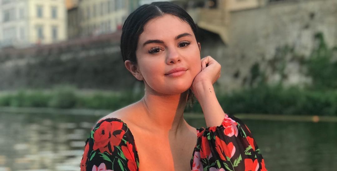 Selena Gomez publicó selfie sin una gota de maquillaje y algunos seguidores no la reconocieron
