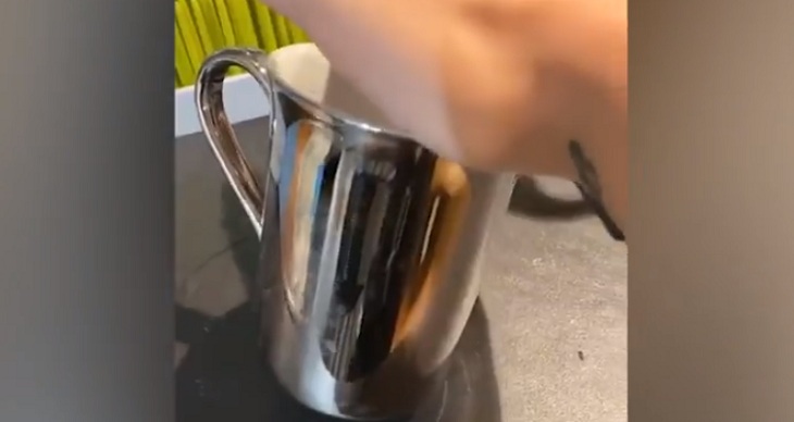 taza metalica cristina morales microondas