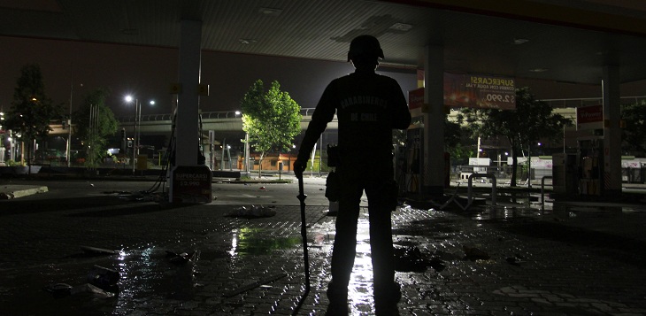 ¿Cómo afecta el toque de queda en la salud mental? Especialista lo explica y entrega recomendaciones