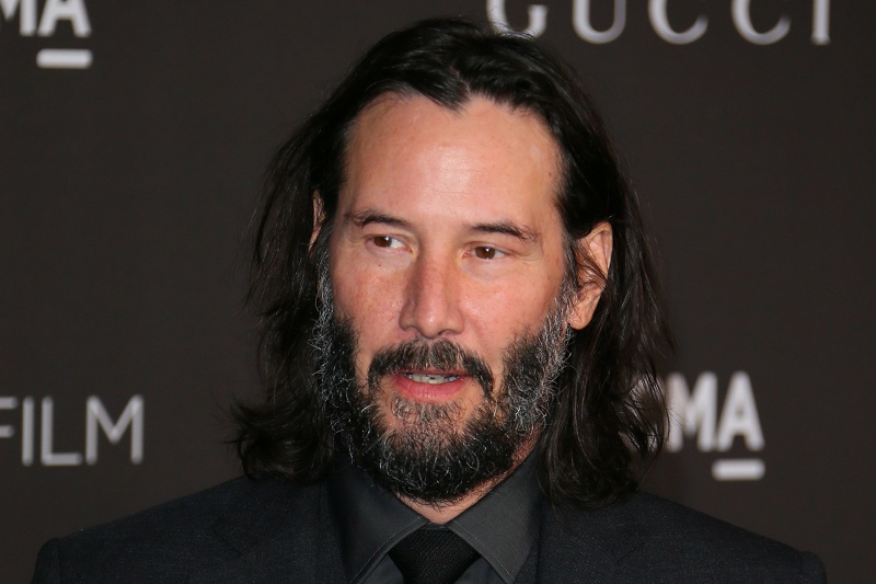 Keanu Reeves sorprendió al pasearse por alfombra roja con su novia Alexandra Grant