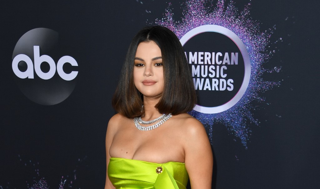 La razón por la que Selena Gomez se vio incómoda en su show en los AMAs 2019: sufrió crítico episodio