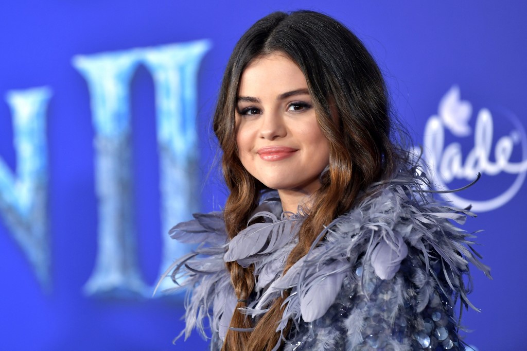 Selena Gomez presentó a su hermana menor en alfombra roja de 