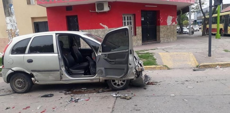 Hombre chocó 14 veces el auto de su expareja: 