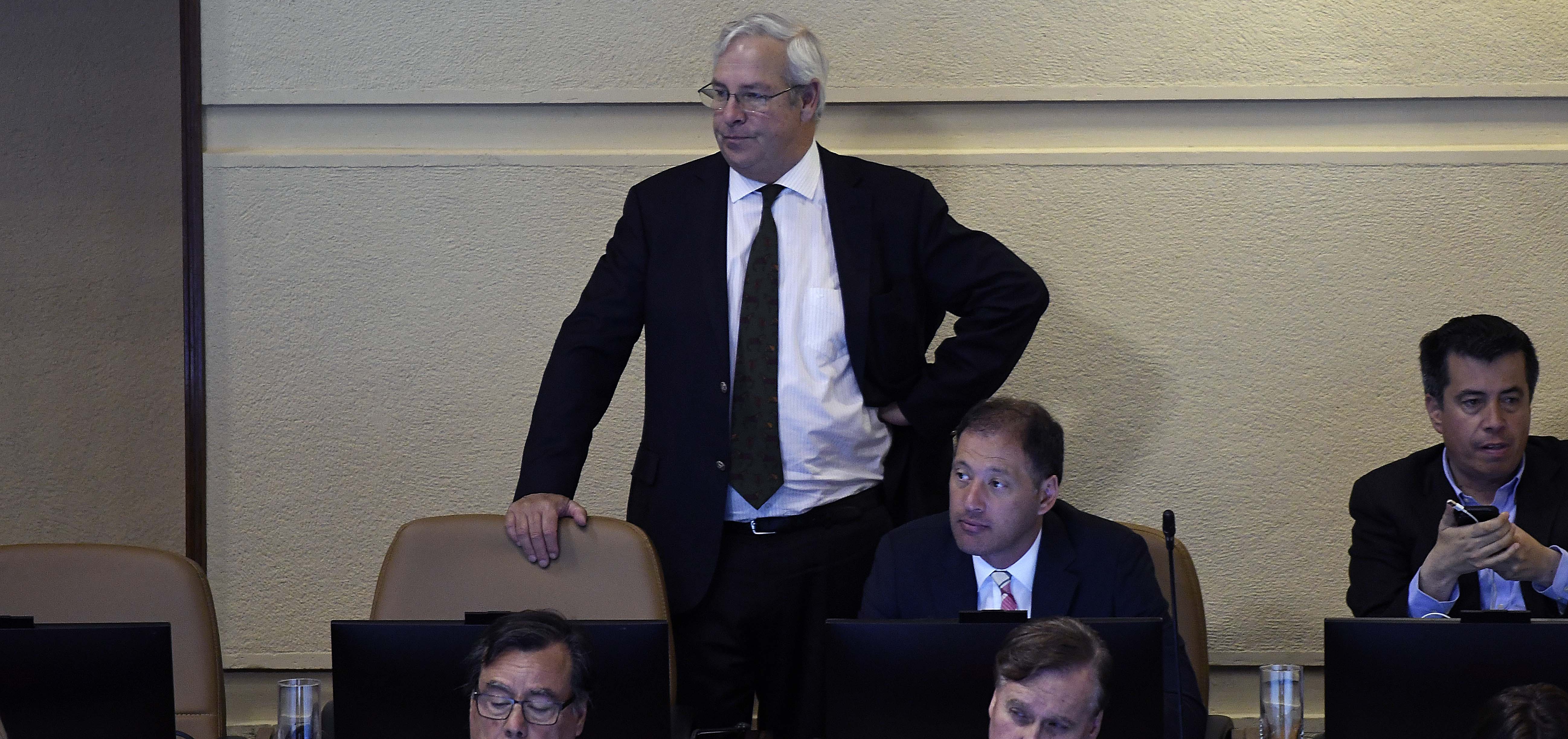 Urrutia y solicitud para remover diputados de PC Y FA: 