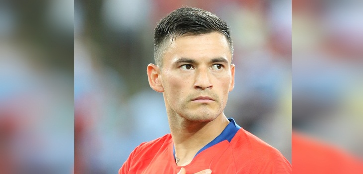 Charles Aránguiz arribó a Chile y golpeó la mesa: 