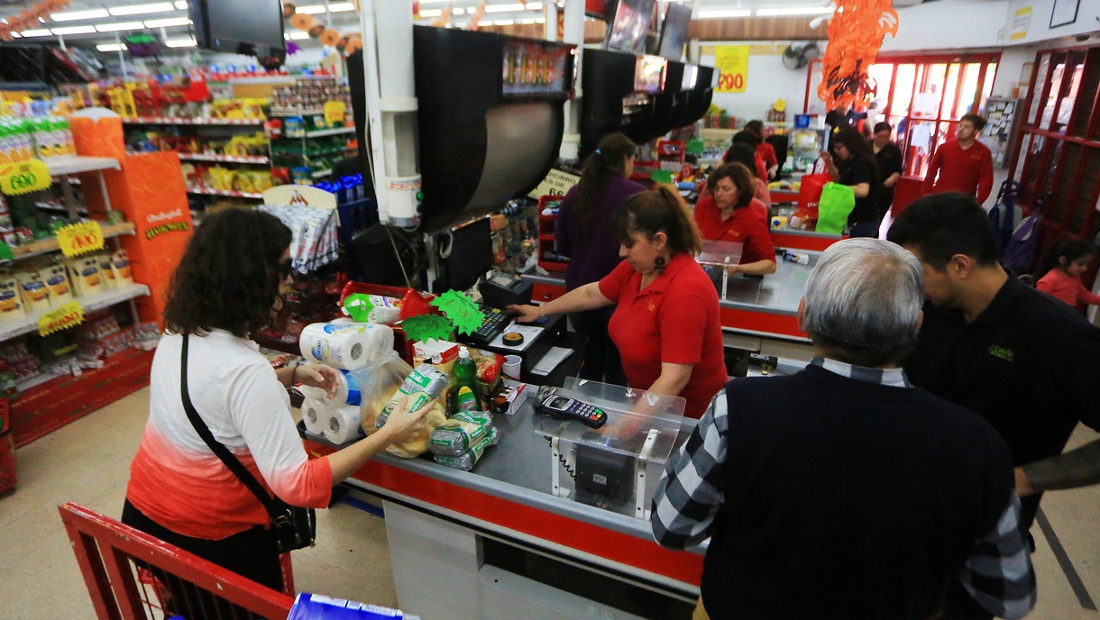 Los supermercados que adelantarán sus horarios de cierre para este martes por paro nacional