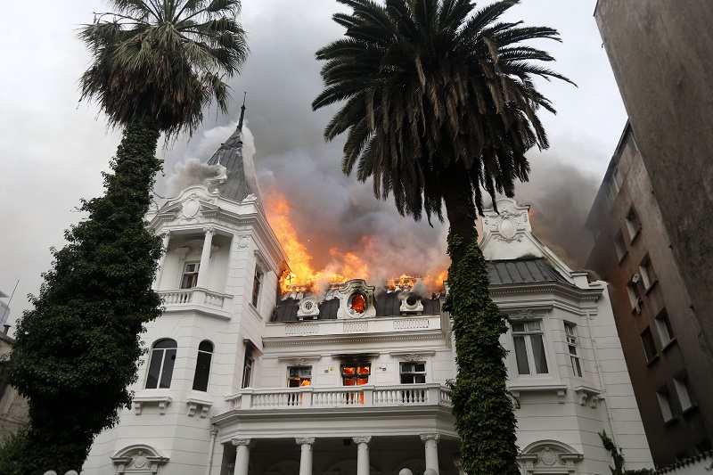 Destruyen y saquean sede de la Universidad Pedro de Valdivia: acusan que hubo intencionalidad