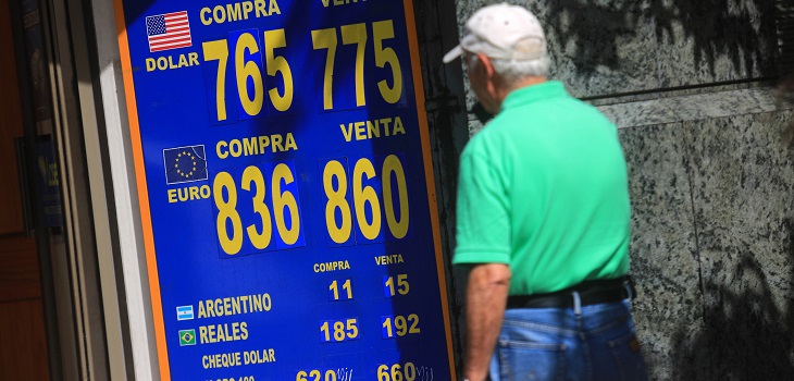 ¿Subirán los precios? Experto explica cómo afectará el alza del dólar al bolsillo de los chilenos