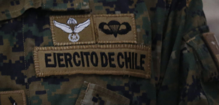 Fotógrafo habría recibido balín disparado por militares desde regimiento en Iquique