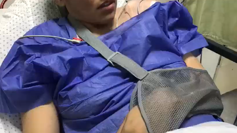 Carabinera se encuentra grave luego de recibir disparo en un hombro en Plaza Italia