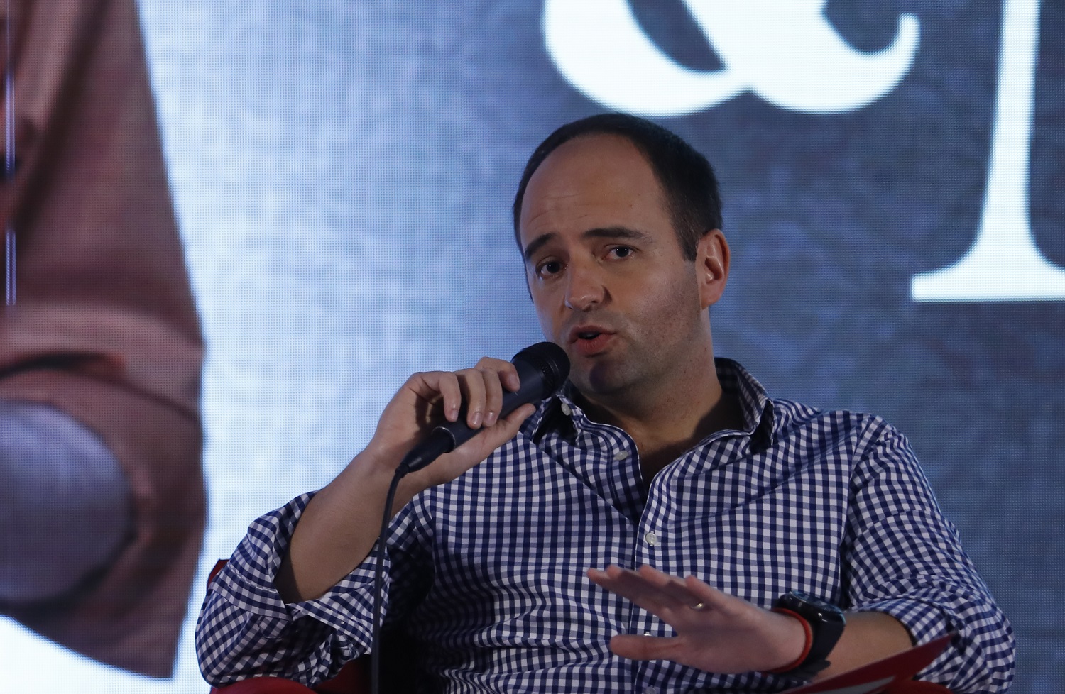 Director de programación de CHV Javier Goldschmied renunció a su cargo