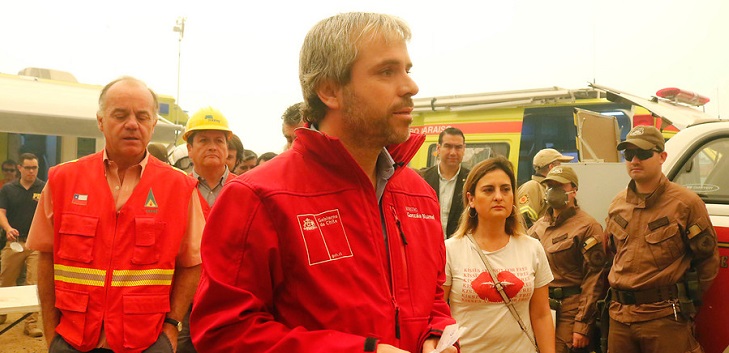 Valparaíso: Gobierno anuncia despliegue de 22 aeronaves por incendio, además de helicóptero Chinook