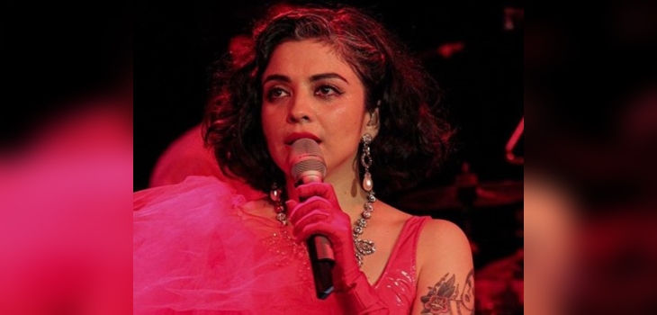 Mon Laferte acusó a policía y militares de quemar estaciones del Metro: Carabineros respondió