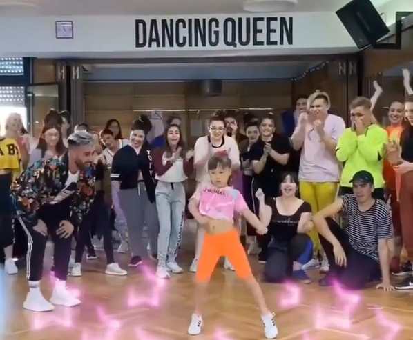 Pequeña de 7 años se vuelve viral al bailar perfectamente el último éxito de Daddy Yankee