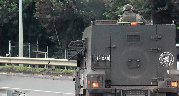 Ataque traspasa blindaje de carro de Carabineros cerca de Ercilla: habrían dos uniformados heridos